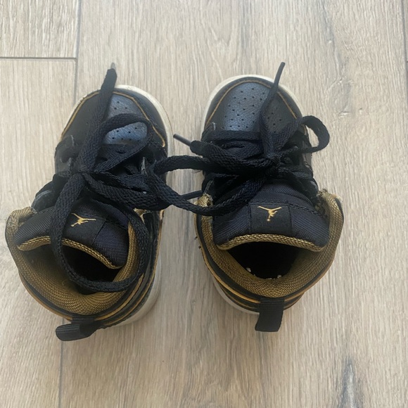 Nike Jordan - Size 4C - Picture 6 of 11